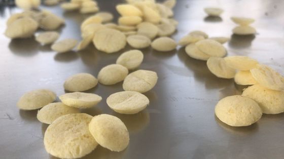 Corn Puff Snack Making Machine Giải trí Snack chế biến 12 tháng