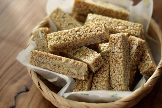 Máy làm kẹo ngũ cốc giòn kẹo đậu phộng, máy cắt ngũ cốc